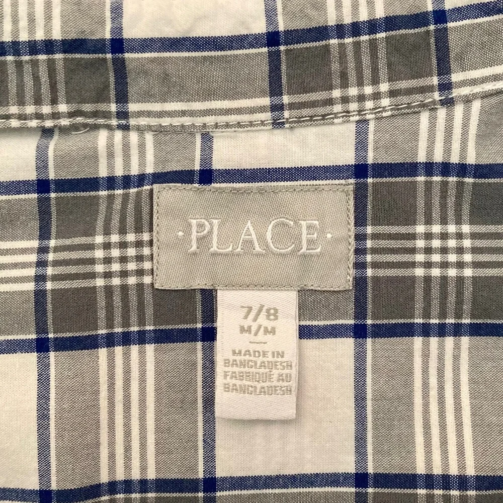 Boys size 7-8 Children’s Place long sleeved plaid button-up dress shirt